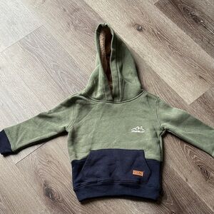 Eddie BauerKids Green and Black Hoodie NWOT 18M